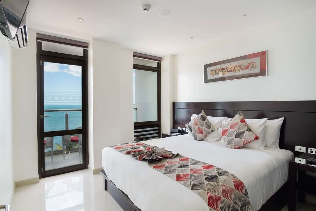 RAMADA SUITES BY WYNDHAM WAILOALOA-guestroom-Guest Room,On-Site.jpg