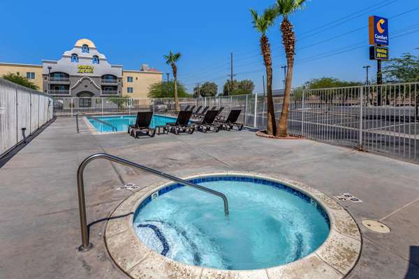 Pool - MainStay Suites El Centro