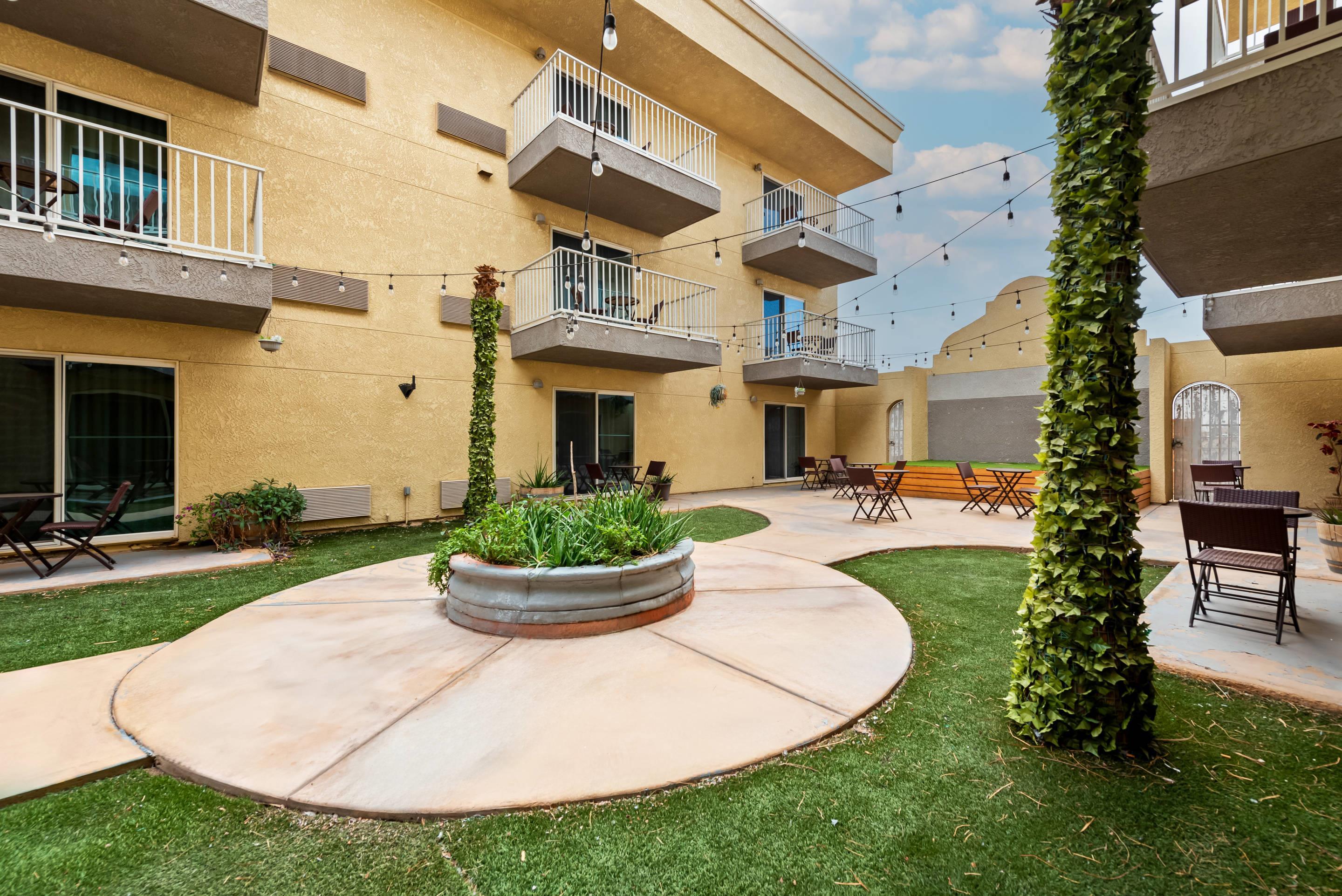 Courtyard | Mainstay Suites El Centro I-8