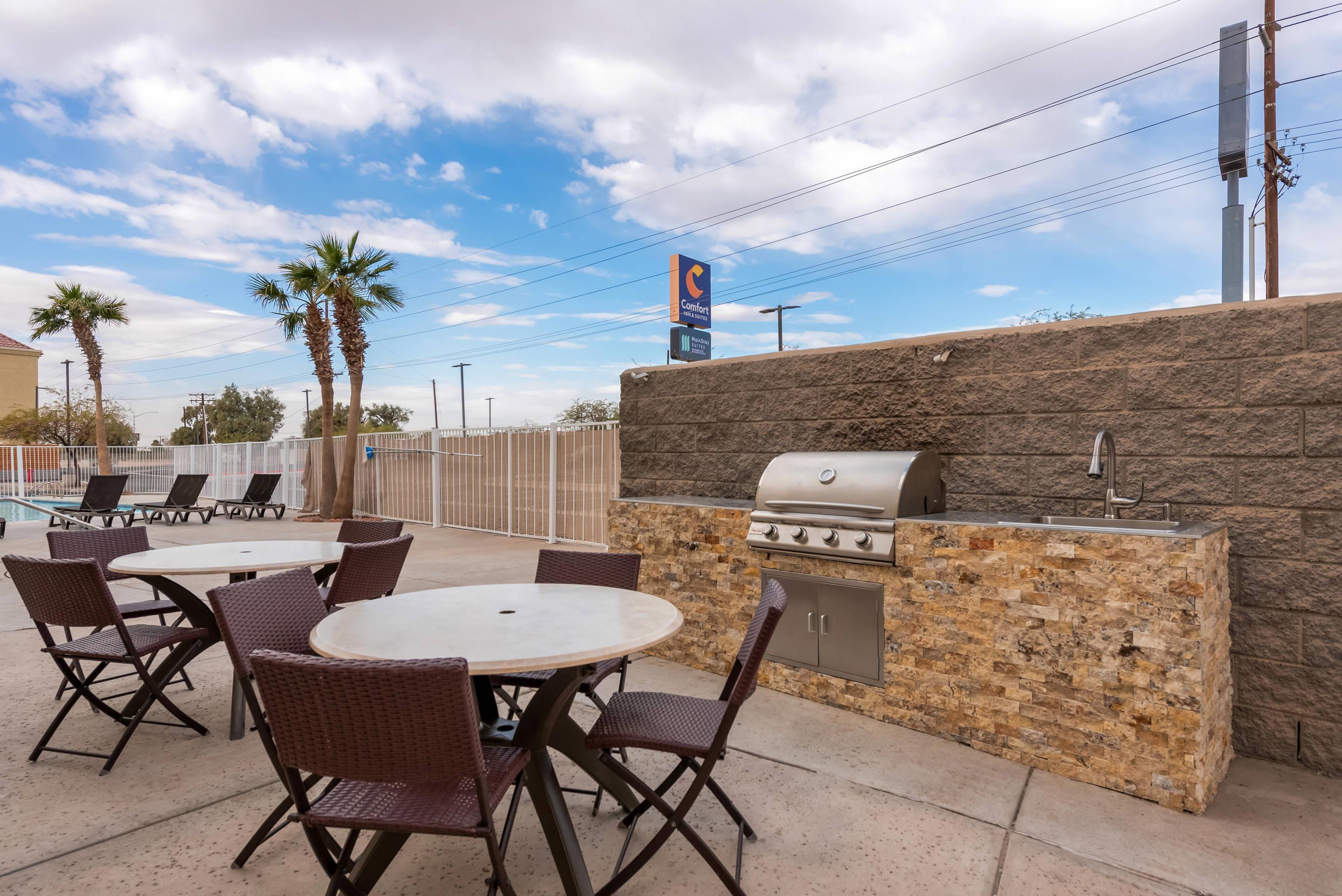Hotel patio | Mainstay Suites El Centro I-8