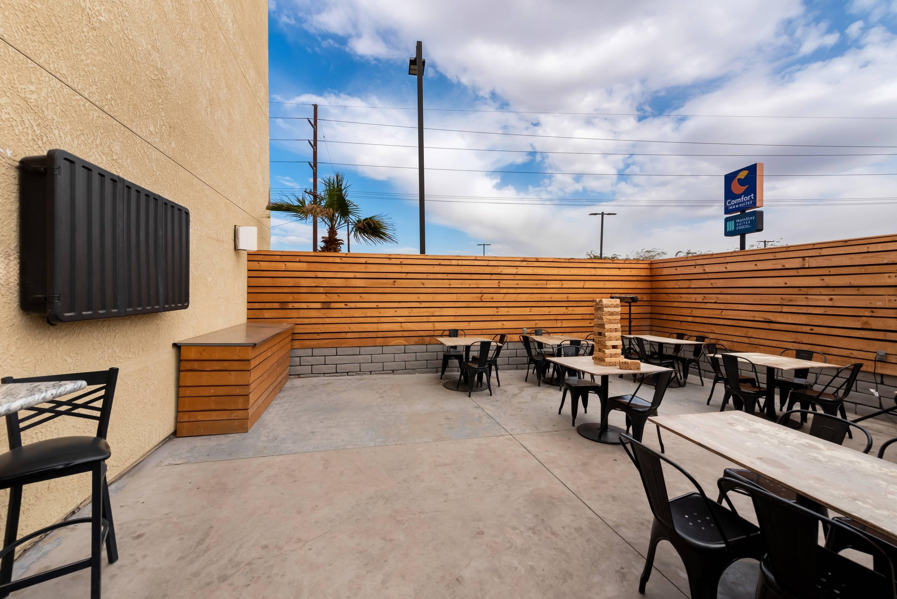 Hotel patio | Mainstay Suites El Centro I-8