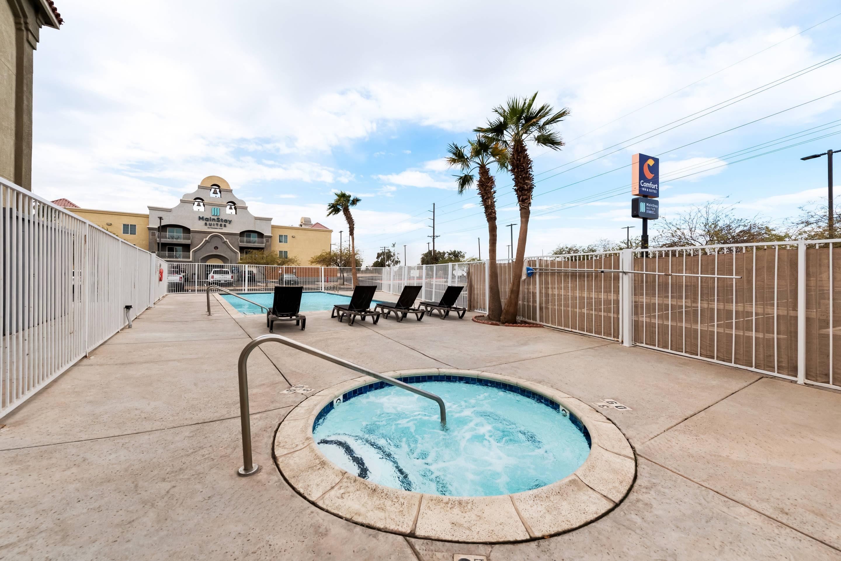 Outdoor pool | Mainstay Suites El Centro I-8