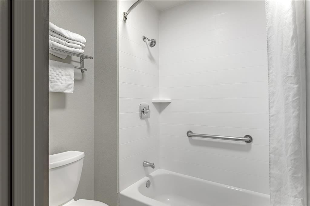 Best Western Knoxville Airport/Alcoa-guestroom-Guest Room,Bathroom,On-Site.jpg