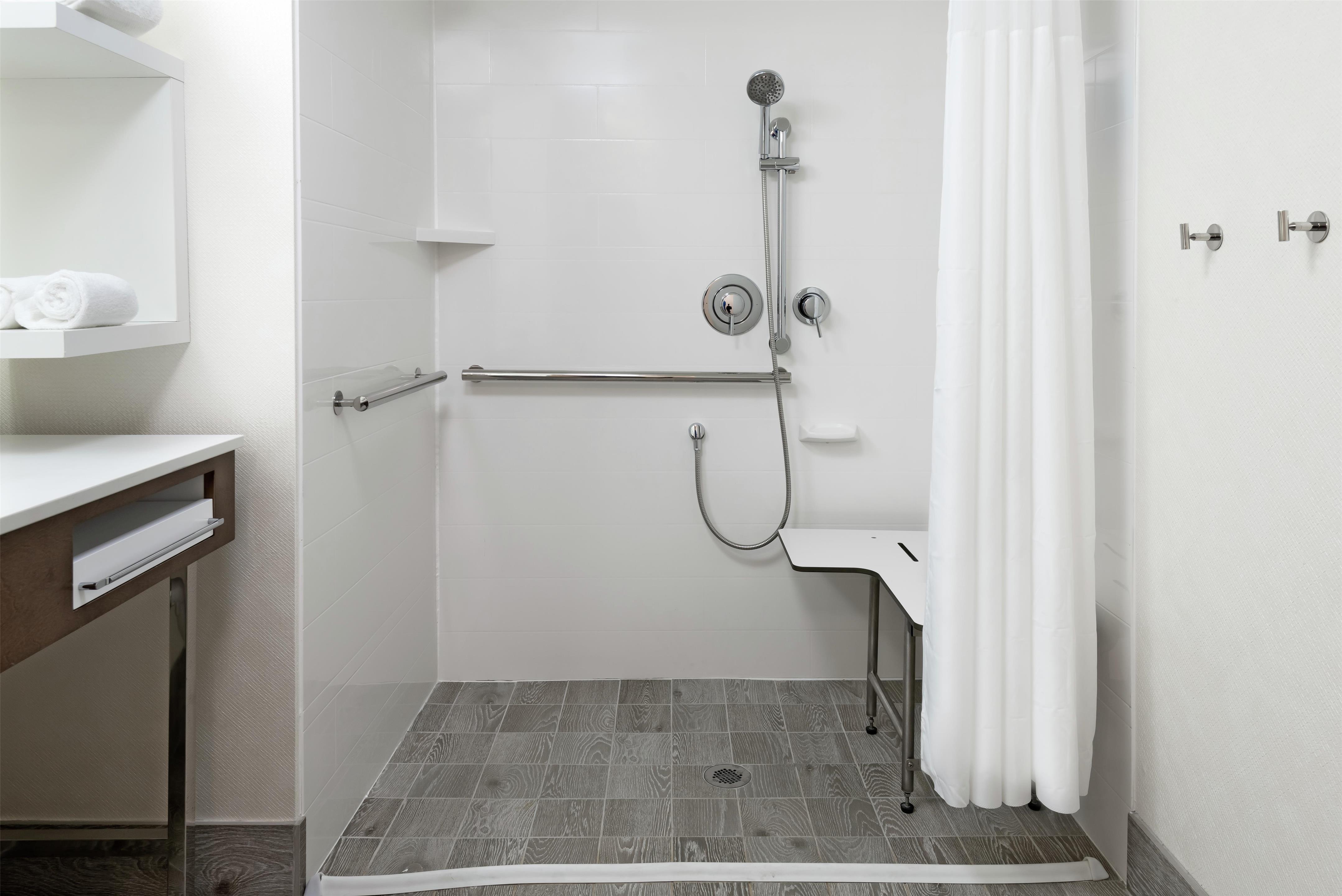 Guest room bath