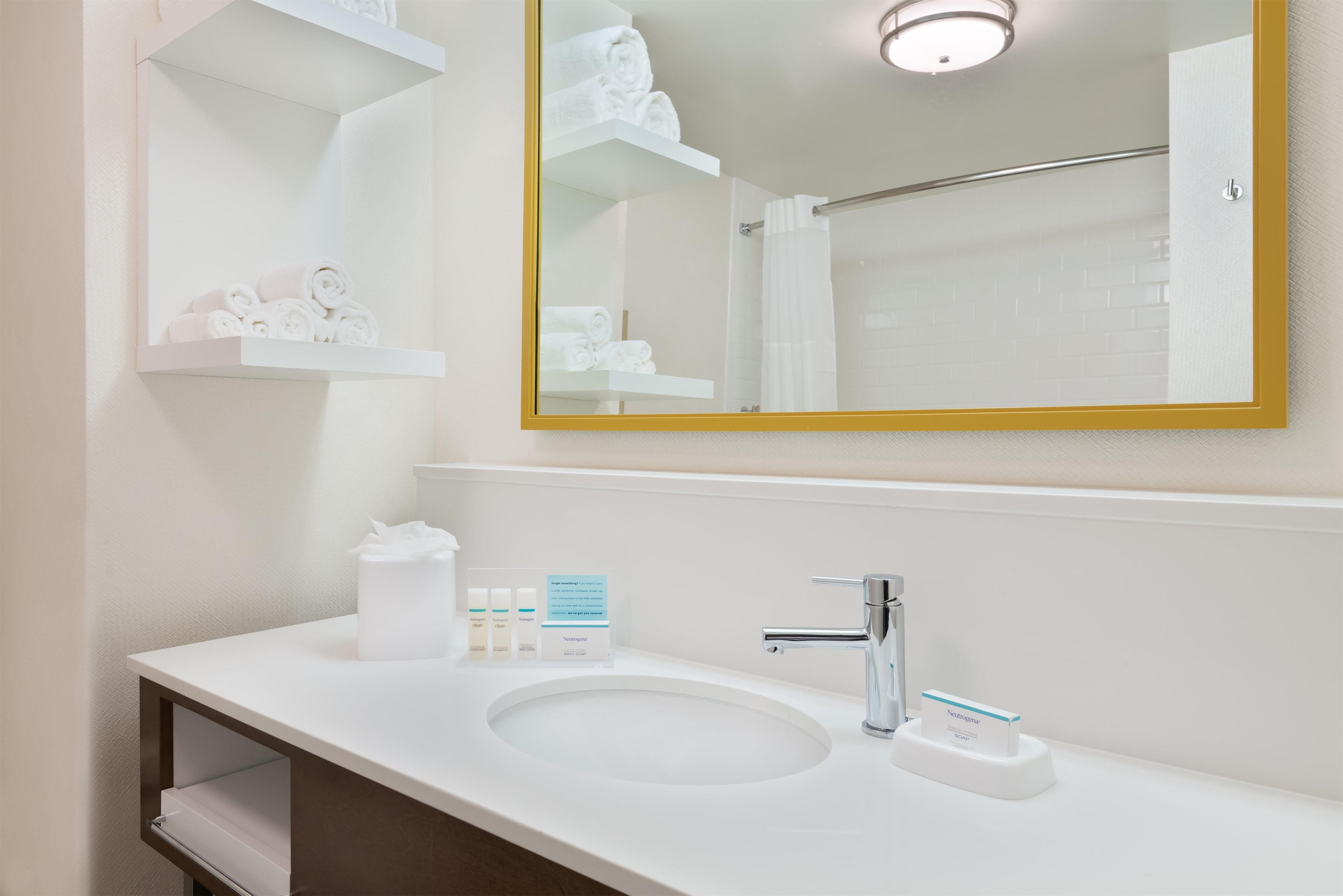 Guest room bath