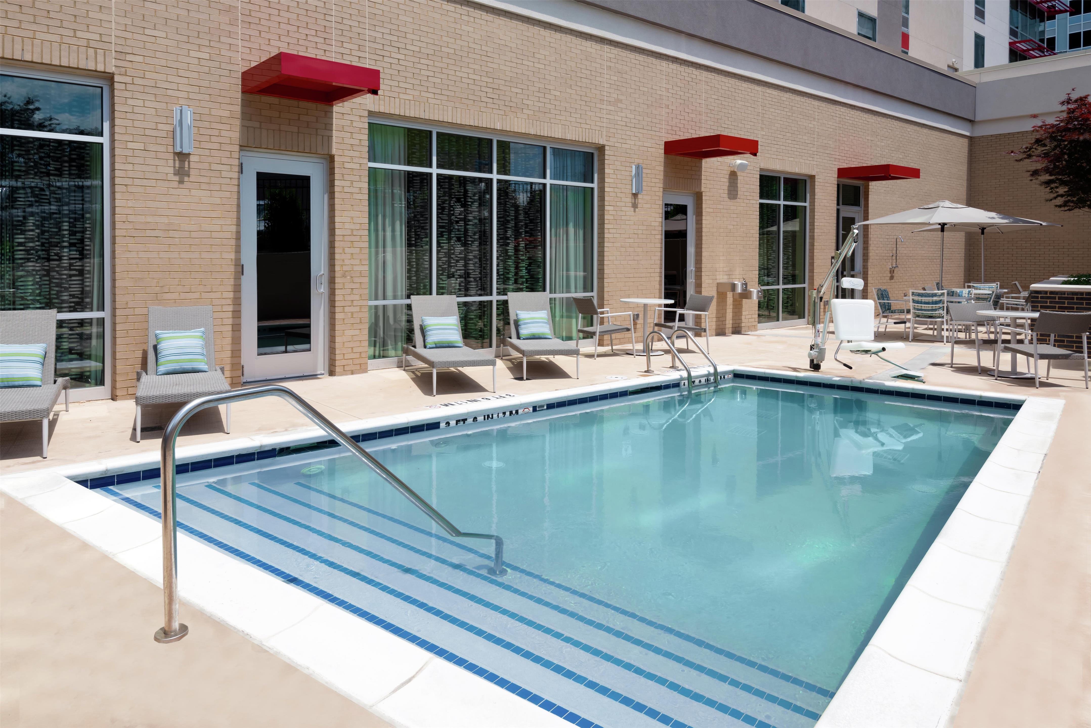 Pool | Hampton Inn & Suites Atlanta Buckhead Place