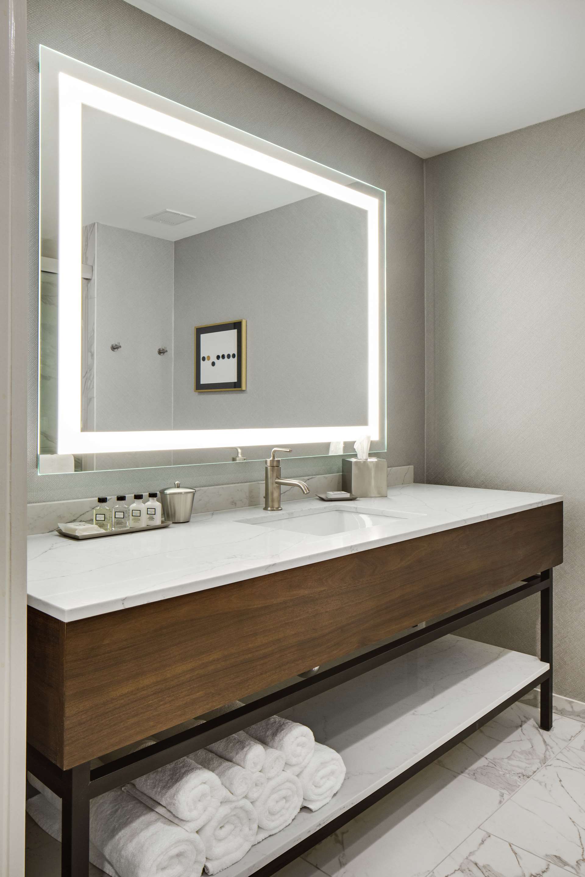 Guest room bath