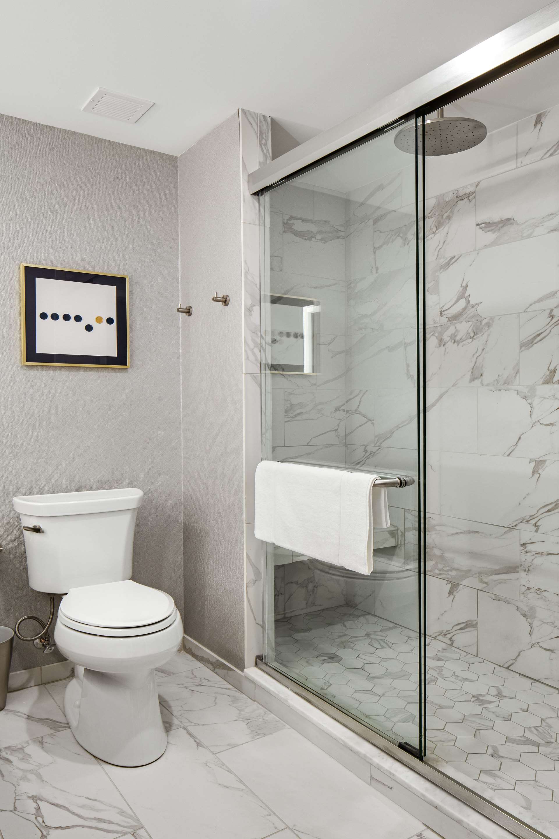 Guest room bath