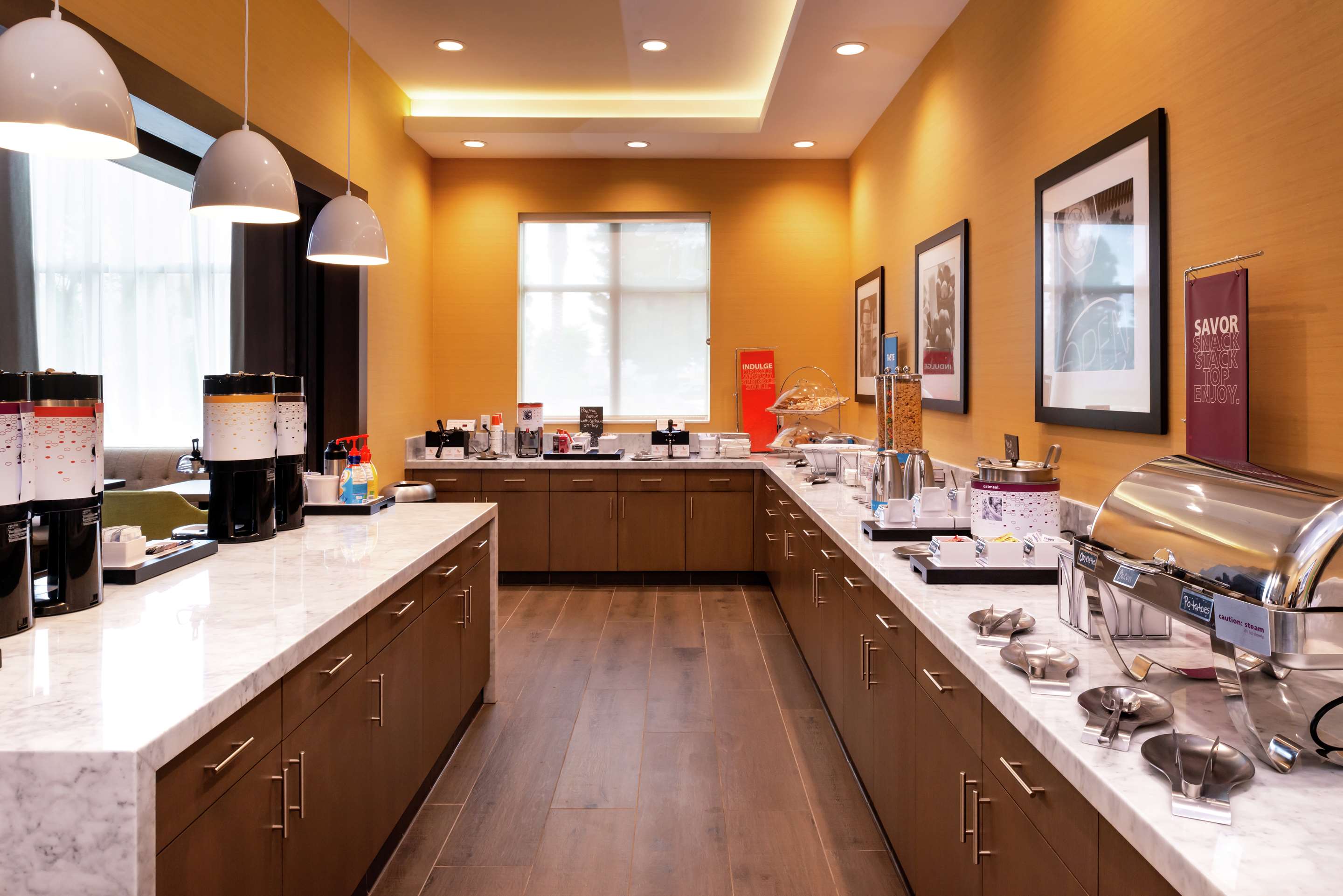Breakfast Area | Hampton Inn & Suites Buena Park