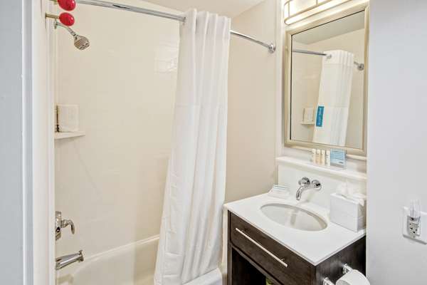  - Hampton Inn Mid Beach Miami Beach