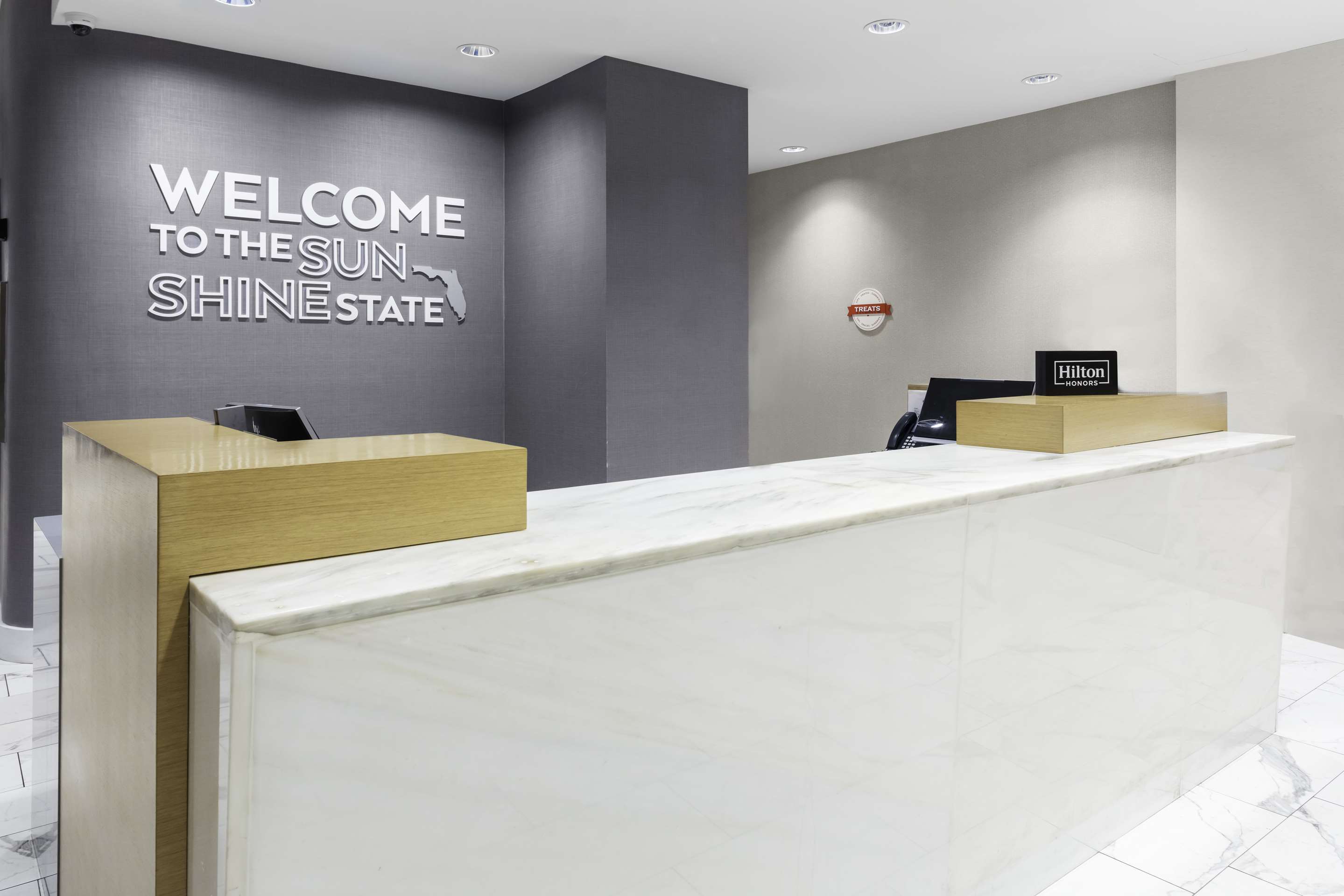 Reception | Hampton Inn Miami Beach - Mid Beach, FL