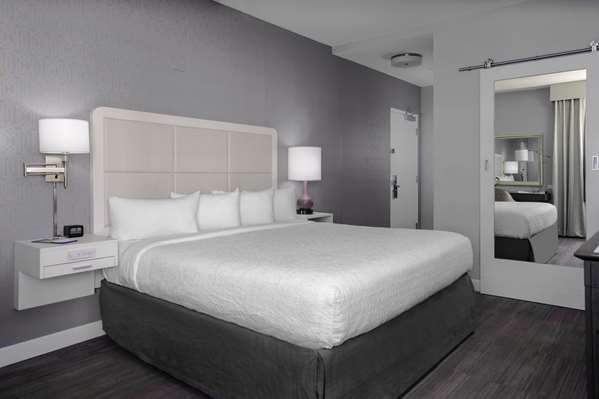  - Hampton Inn Mid Beach Miami Beach