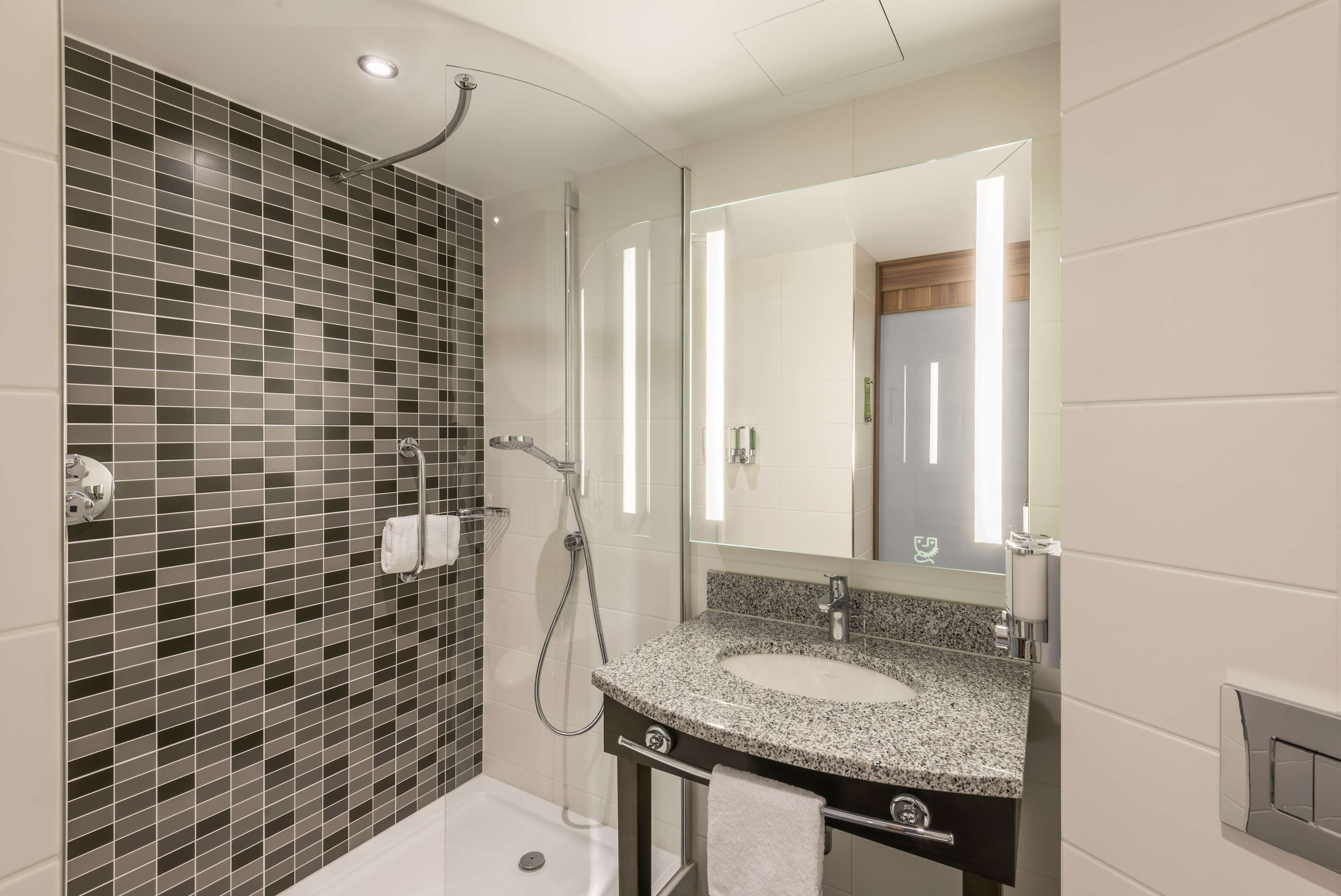Hampton by Hilton Munich City West Room Type - Twin Room