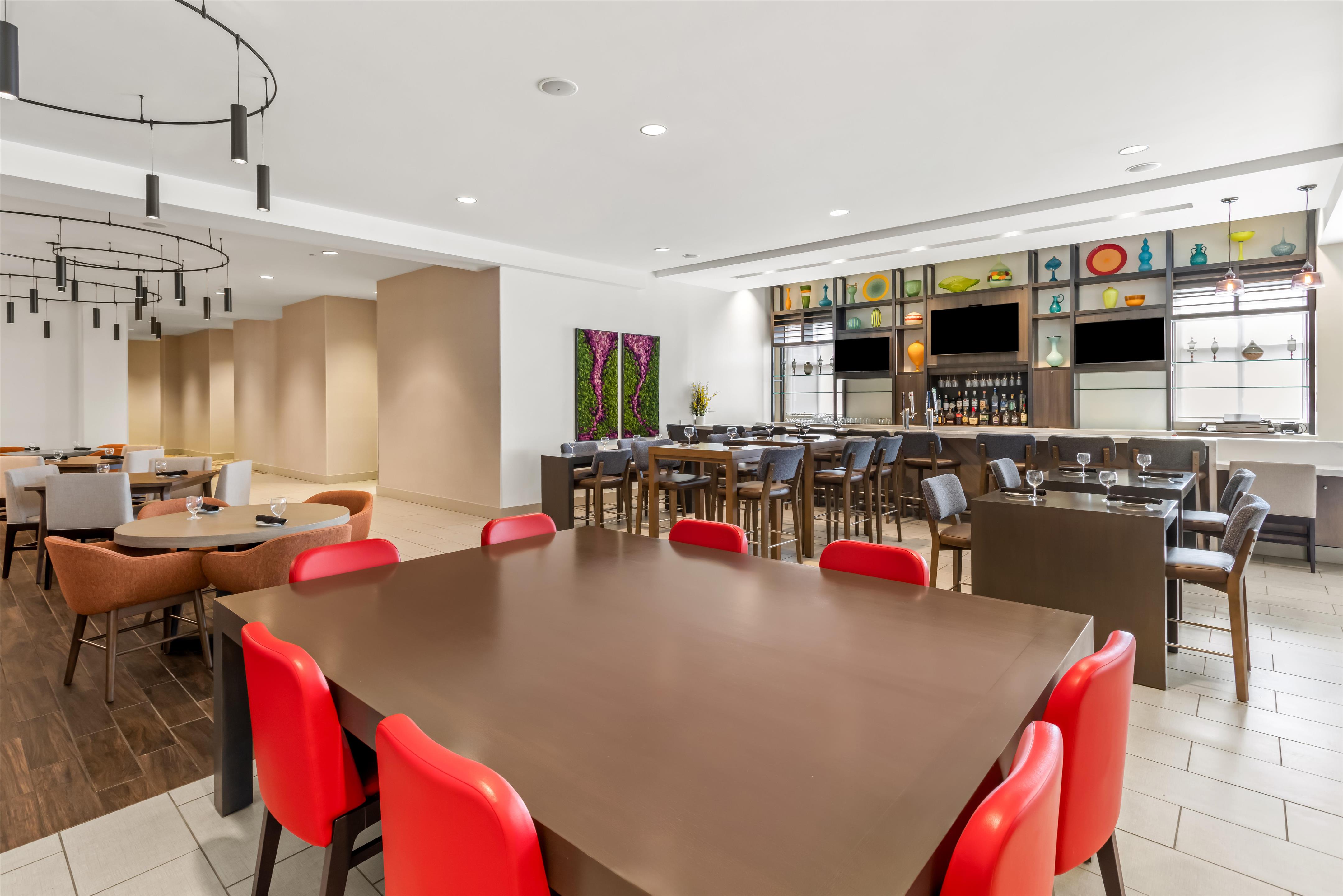 Restaurant | Hilton Garden Inn Corning Downtown