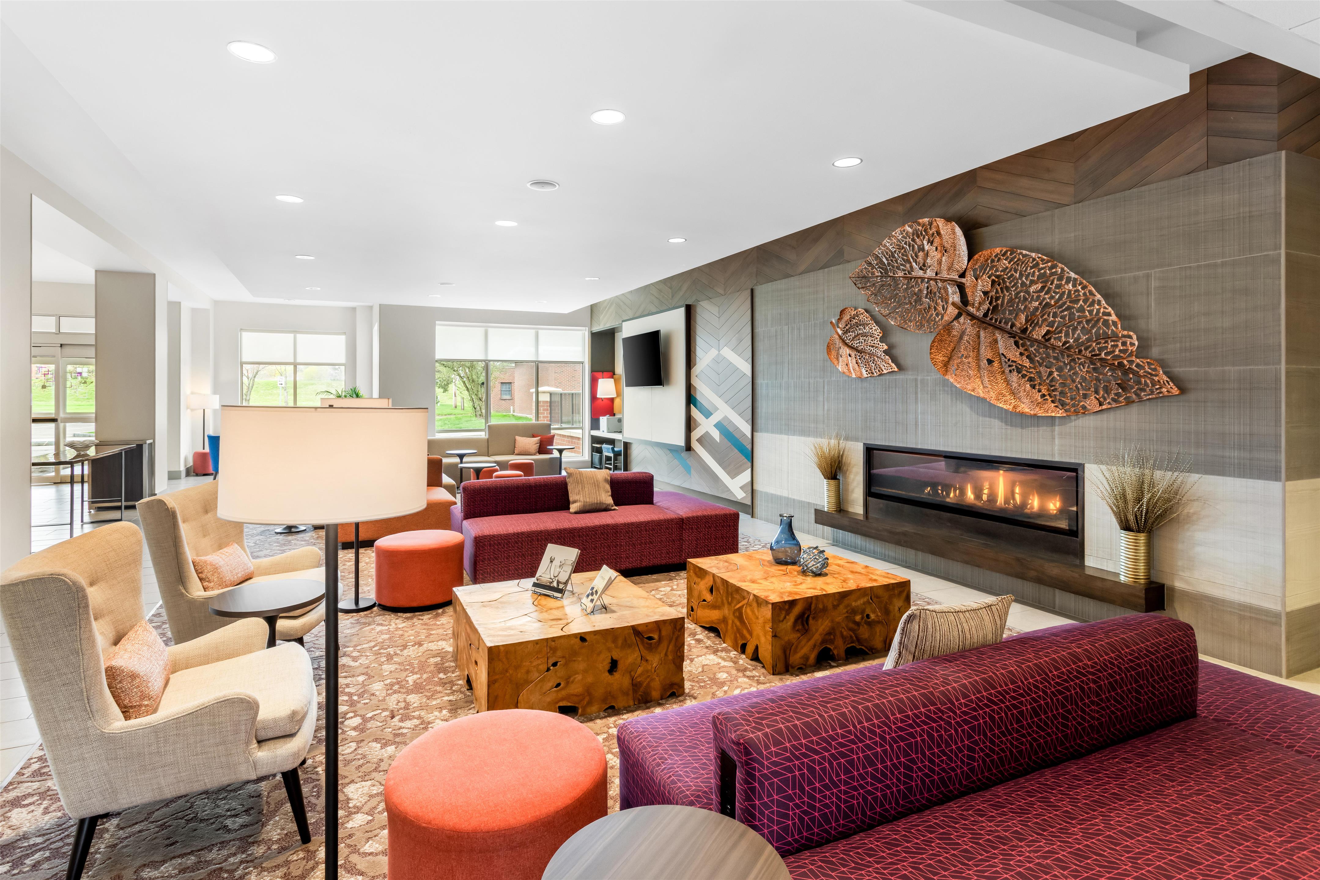 Lobby | Hilton Garden Inn Corning Downtown
