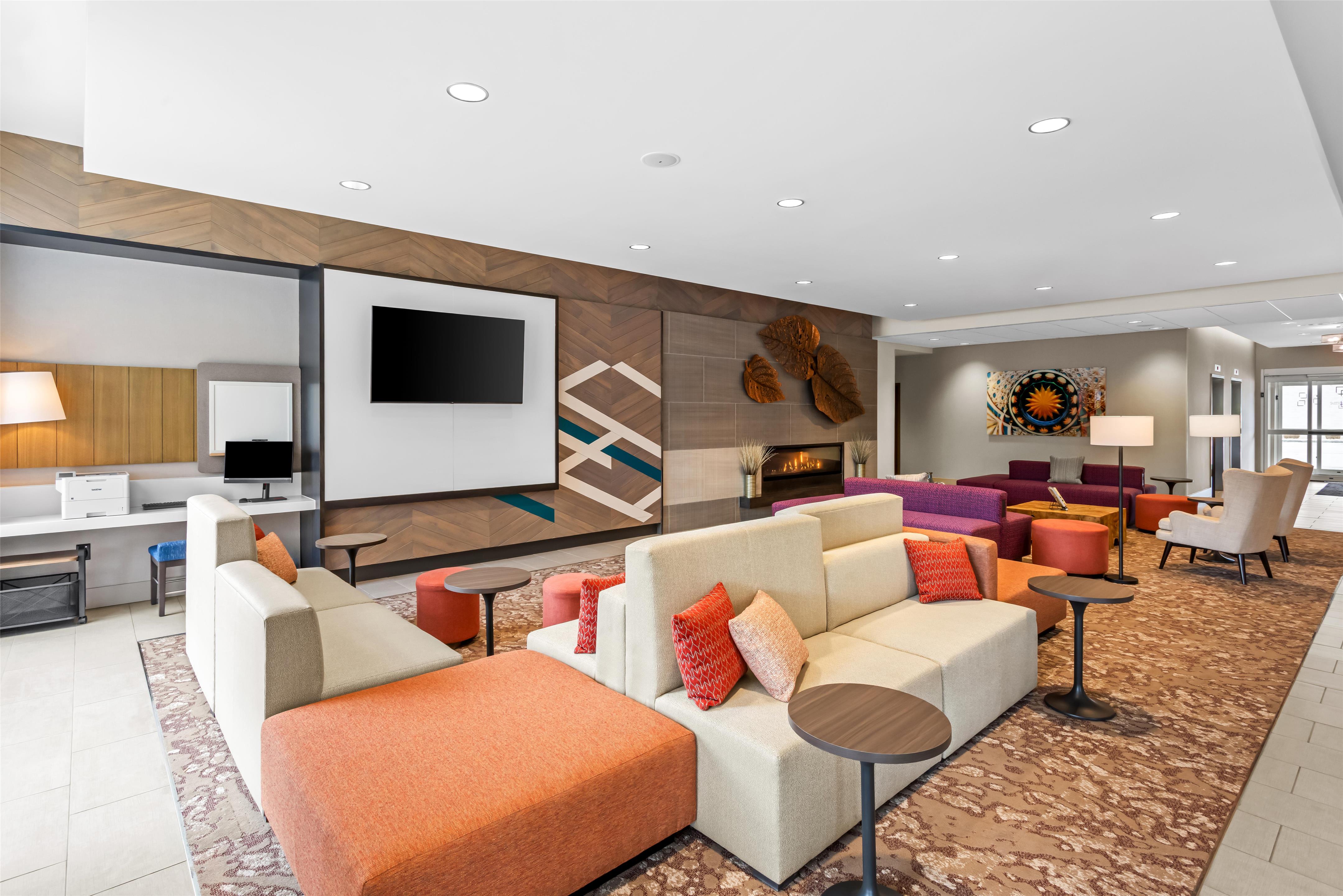 Lobby | Hilton Garden Inn Corning Downtown
