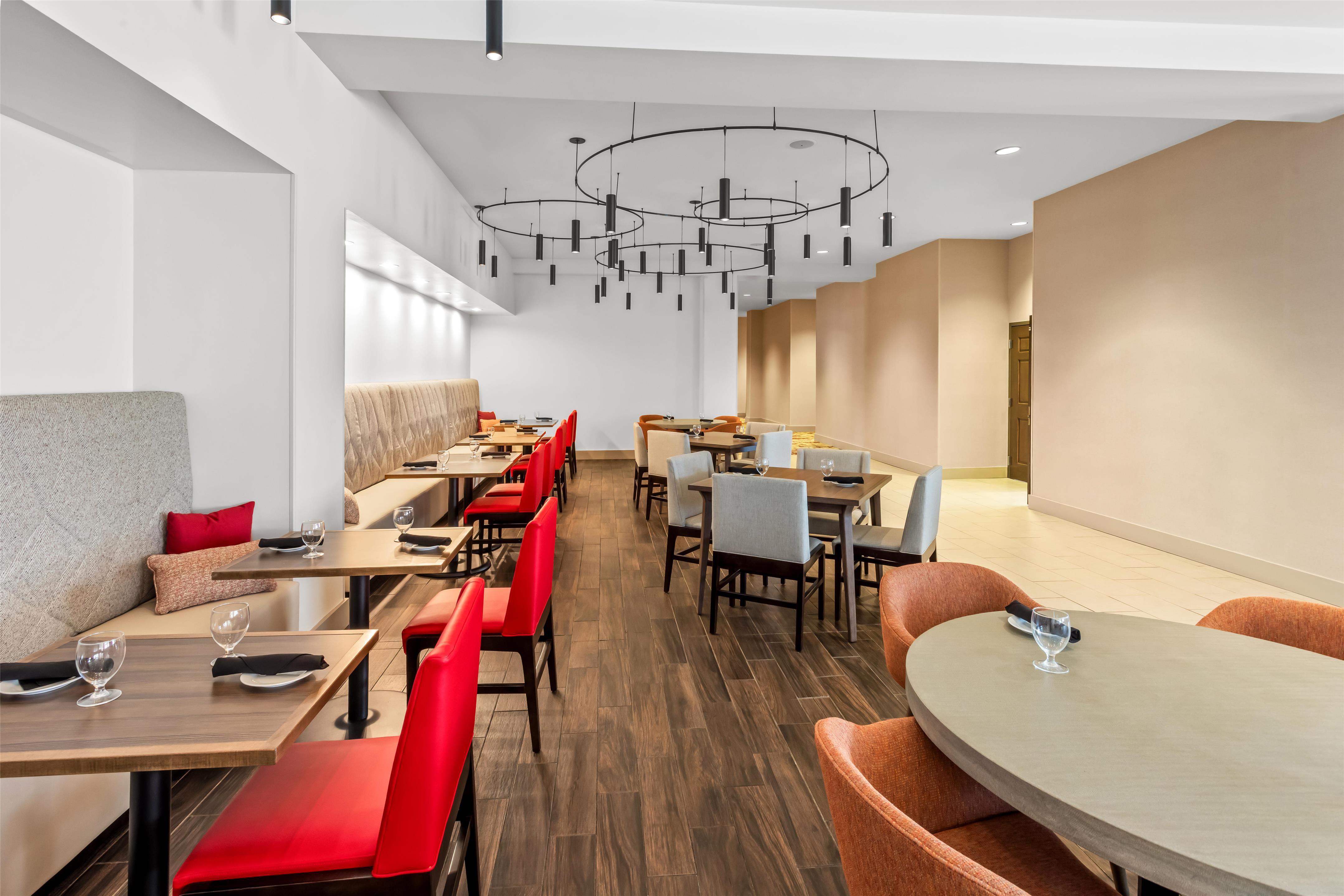Restaurant | Hilton Garden Inn Corning Downtown