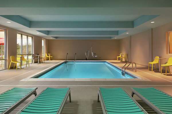 Pool - Home2 Suites by Hilton Chantilly