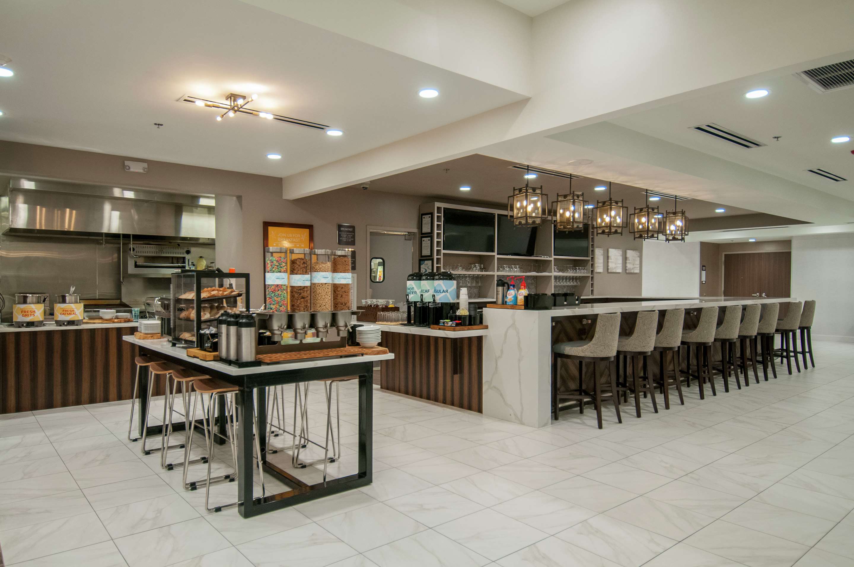 Restaurant | Hilton Garden Inn Jackson/Clinton