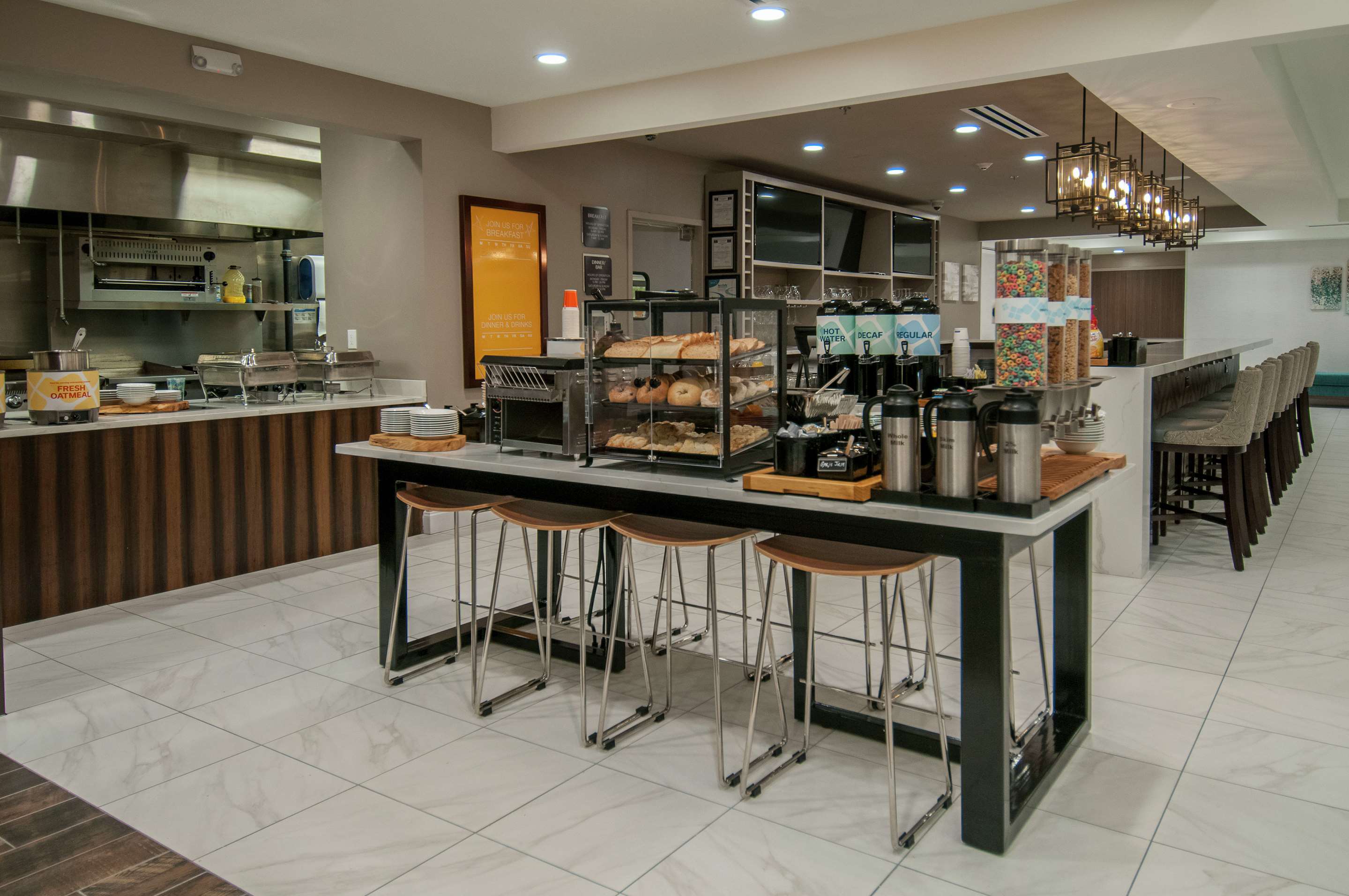 Restaurant | Hilton Garden Inn Jackson/Clinton