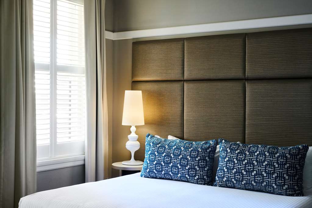 Hotel Kurrajong Canberra-guestroom-Guest Room,Guest Room Amenity,On-Site.jpg