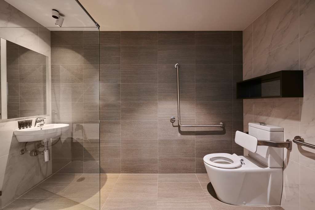Hotel Kurrajong Canberra-guestroom-Guest Room,On-Site.jpg