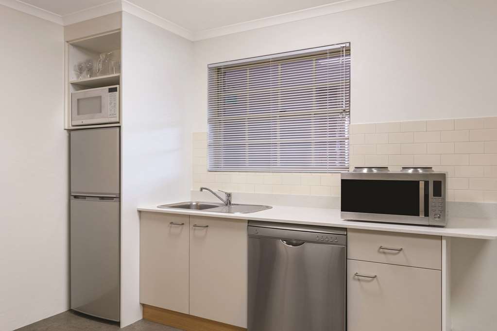 Adina Canberra Kingston-guestroom-Guest Room,Guest Room Amenity,Kitchen/Kitchenette,On-Site.jpg