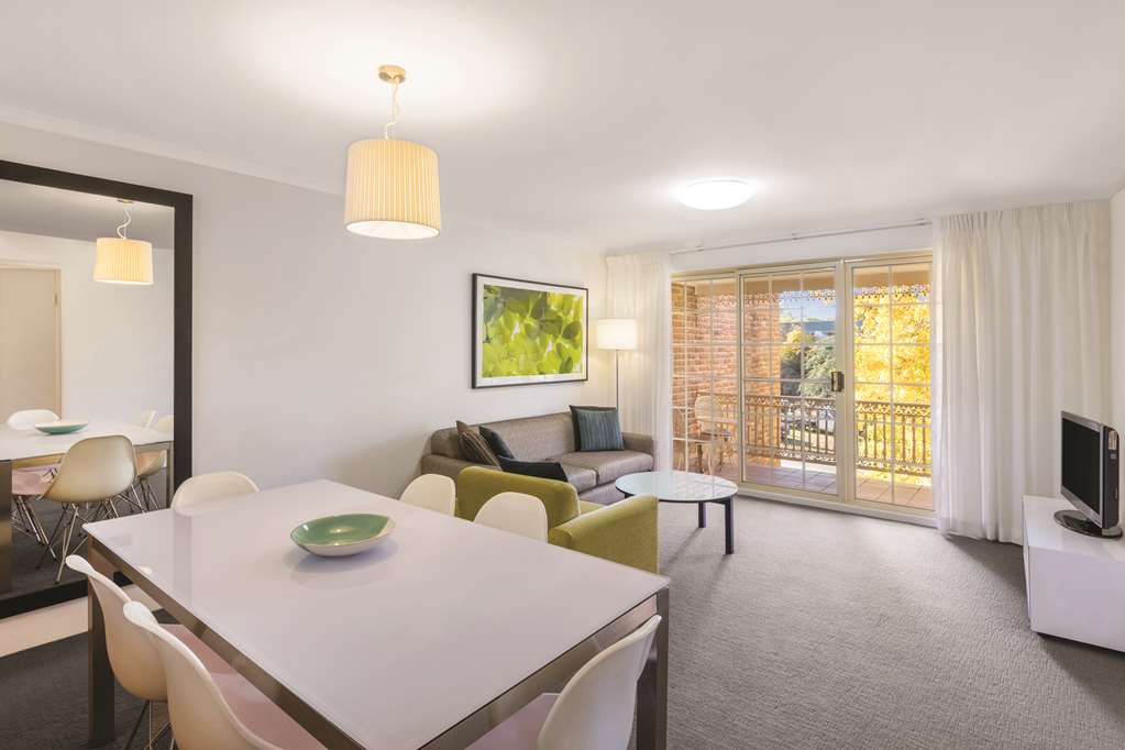 Adina Canberra Kingston-guestroom-Guest Room,On-Site.jpg