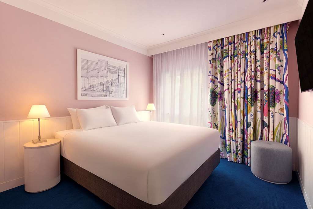 Adina Sydney Chippendale-guestroom-Guest Room,On-Site.jpg
