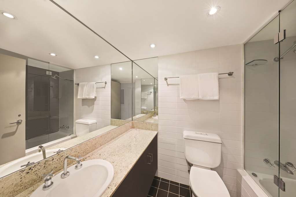 Adina Sydney Surry Hills-guestroom-Guest Room,Bathroom,On-Site.jpg