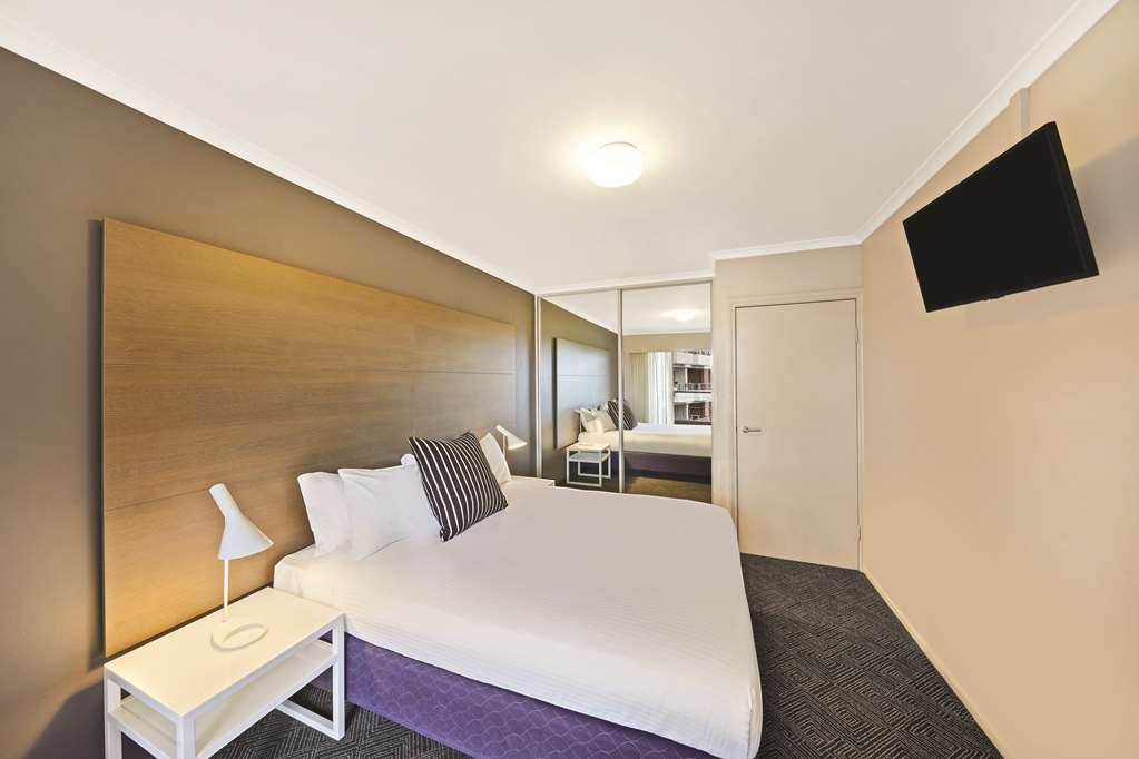Adina Sydney Surry Hills-guestroom-Guest Room,On-Site.jpg