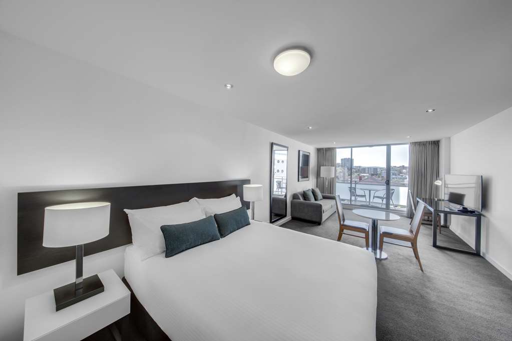 Adina Wollongong-guestroom-Guest Room,Suite,On-Site.jpg