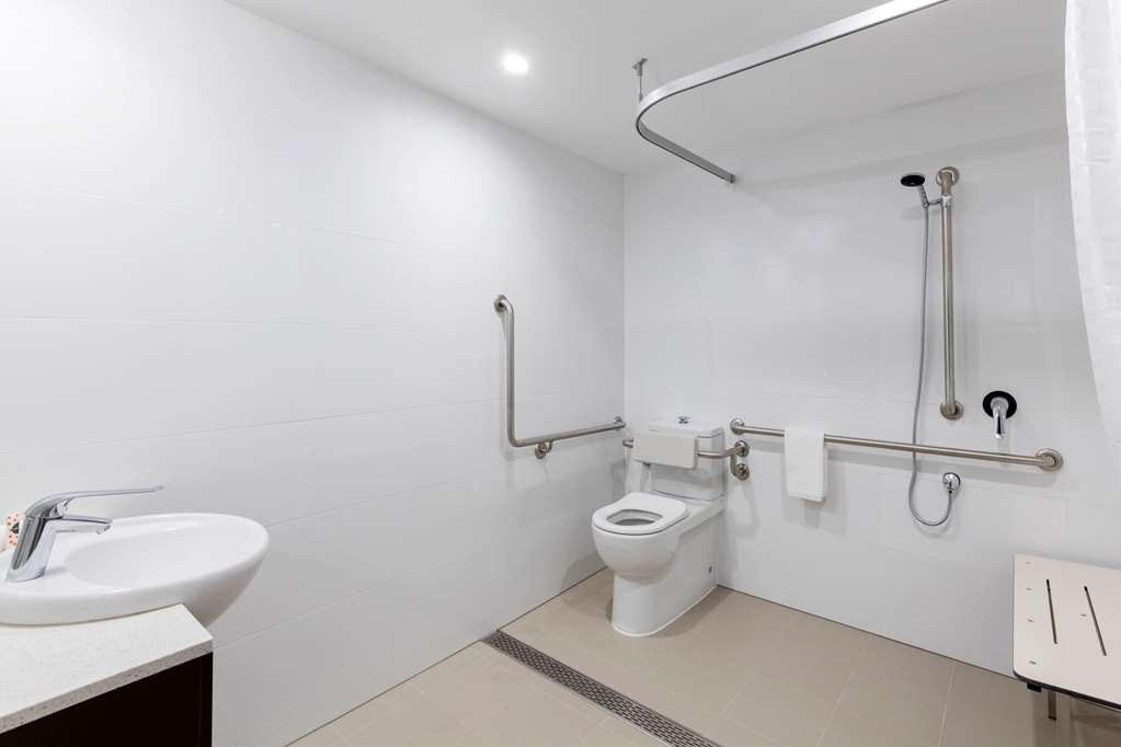 Travelodge Sydney Airport-guestroom-Guest Room,Bathroom,On-Site.jpg