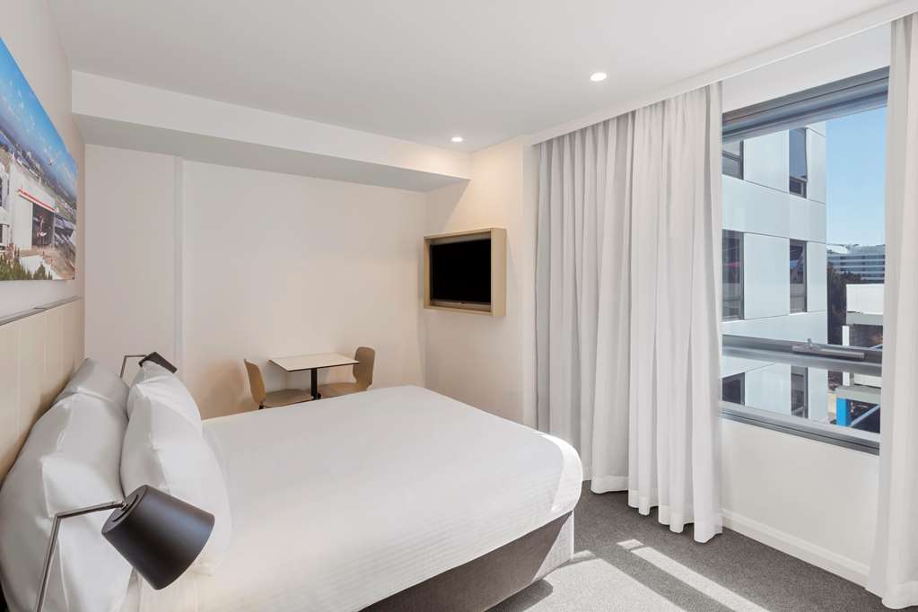 Travelodge Sydney Airport-guestroom-Guest Room,On-Site.jpg