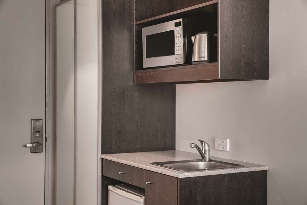 Travelodge Hobart-guestroom-Guest Room,Guest Room Amenity,Kitchen/Kitchenette,On-Site.jpg