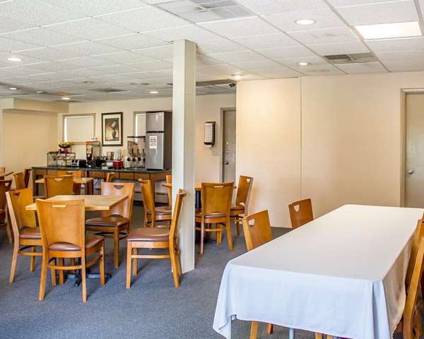 Amenities - Econo Lodge Iron Mountain