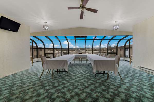  - Econo Lodge Iron Mountain