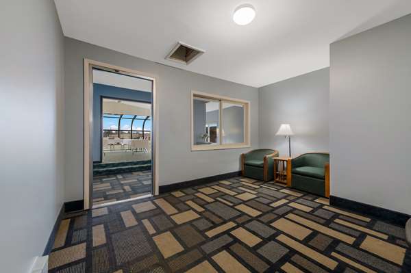  - Econo Lodge Iron Mountain