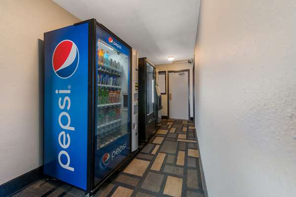  - Econo Lodge Iron Mountain