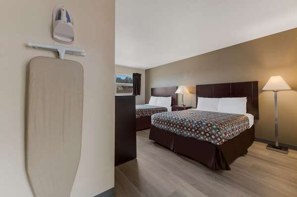  - Econo Lodge Iron Mountain