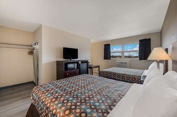  - Econo Lodge Iron Mountain