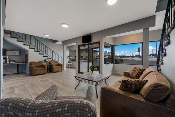  - Econo Lodge Iron Mountain