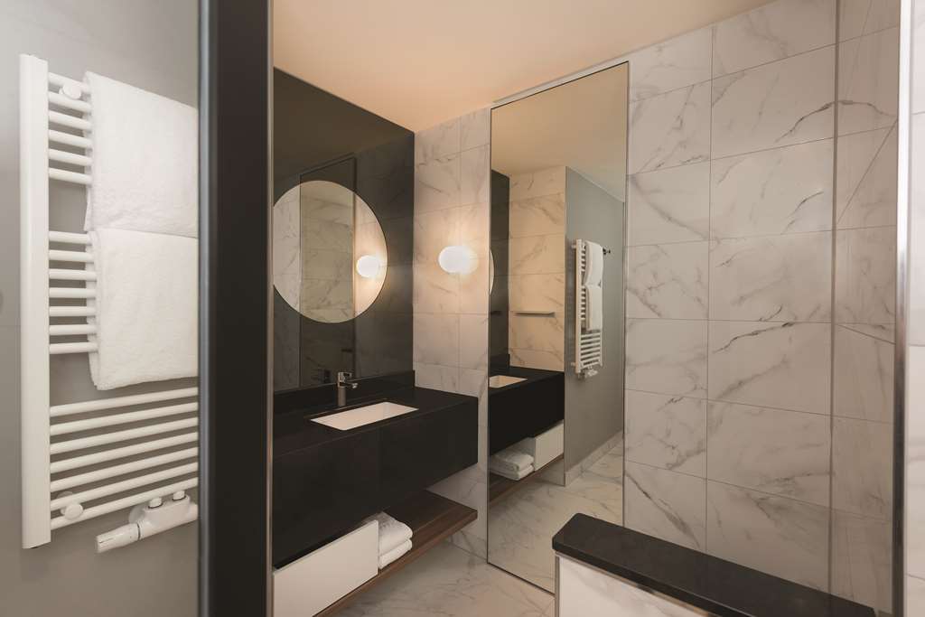 Adina Nuremberg-guestroom-Guest Room,Bathroom,On-Site.jpg