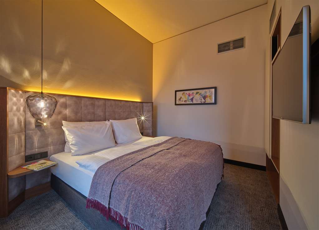 Adina Nuremberg-guestroom-Guest Room,On-Site.jpg