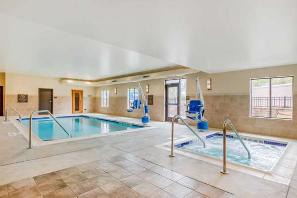 Pool - Comfort Inn & Suites Schenectady