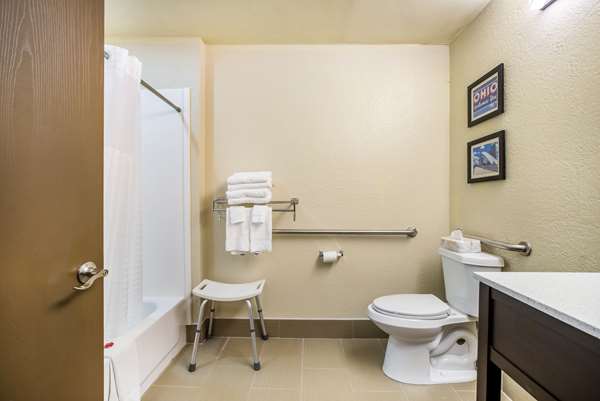  - Comfort Inn & Suites Fairborn - I-675, Exit 22
