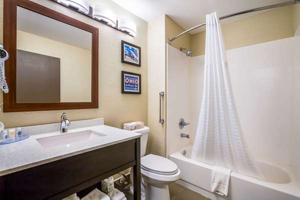  - Comfort Inn & Suites Fairborn - I-675, Exit 22