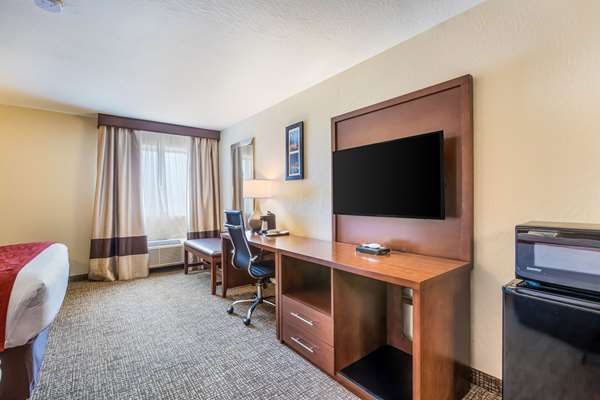  - Comfort Inn & Suites Fairborn - I-675, Exit 22