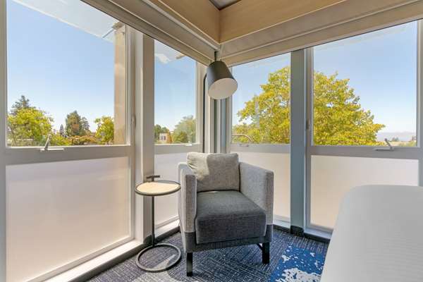 1 Queen Bed, Non-Smoking, Ground Floor, Desk, Wi-Fi