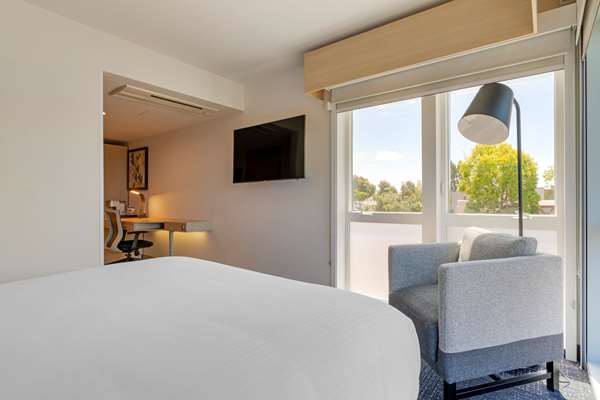 1 Queen Bed, Non-Smoking, Ground Floor, Desk, Wi-Fi
